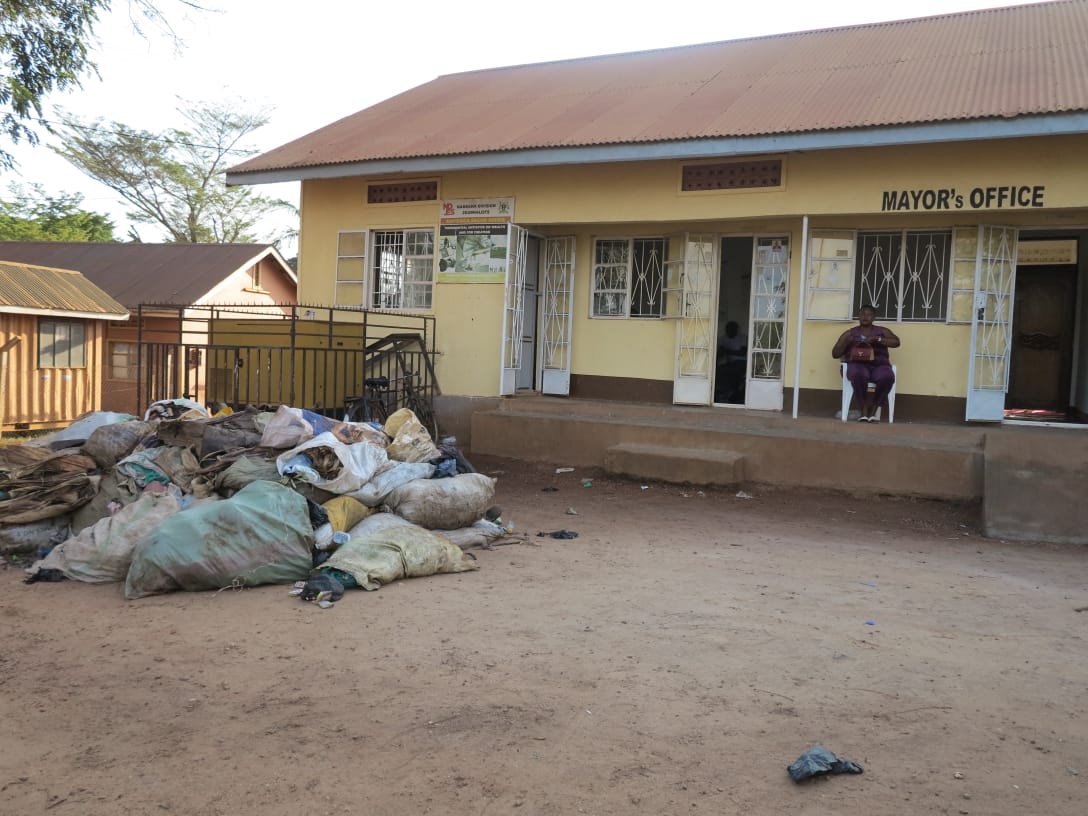 Nabweru LC I Chairperson Dumps Uncollected Garbage at Division Offices in Protest